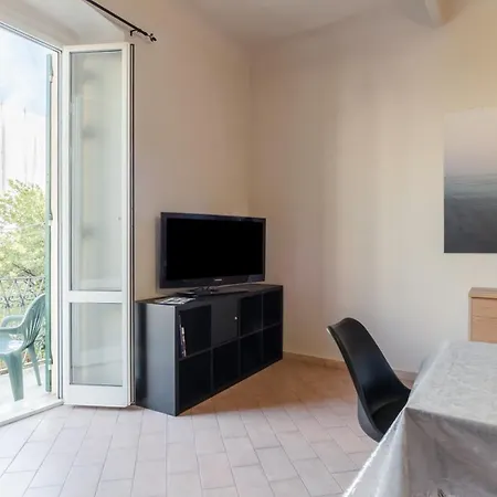 Guesthost - Porto Mirabello & Station Comfy X5! *