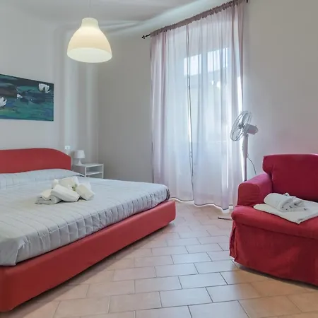 Guesthost - Porto Mirabello & Station Comfy X5! Apartment La Spezia