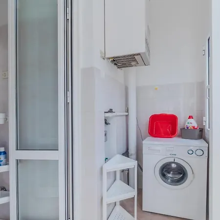 Guesthost - Porto Mirabello & Station Comfy X5! * La Spezia