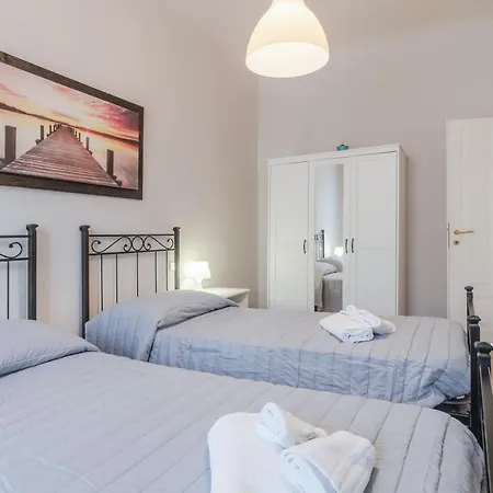 Guesthost - Porto Mirabello & Station Comfy X5! La Spezia