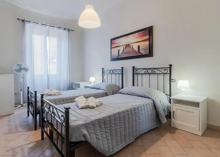 Guesthost - Porto Mirabello & Station Comfy X5! Apartment *