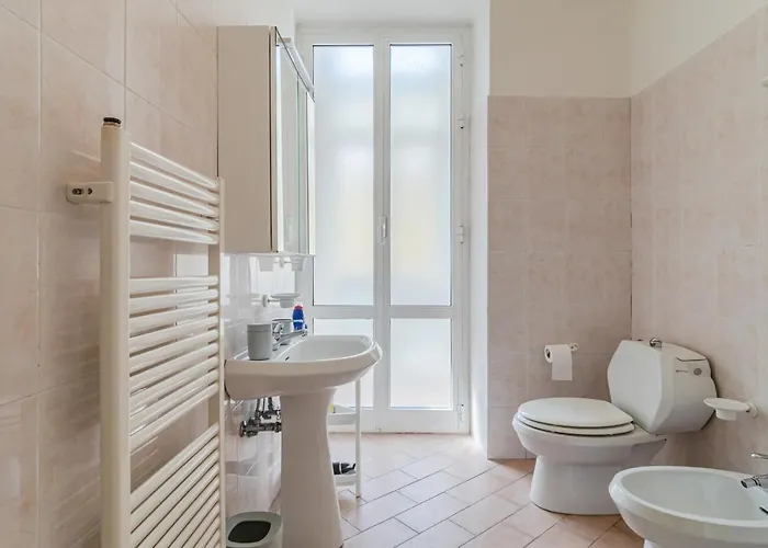 Apartment Guesthost - Porto Mirabello & Station Comfy X5!