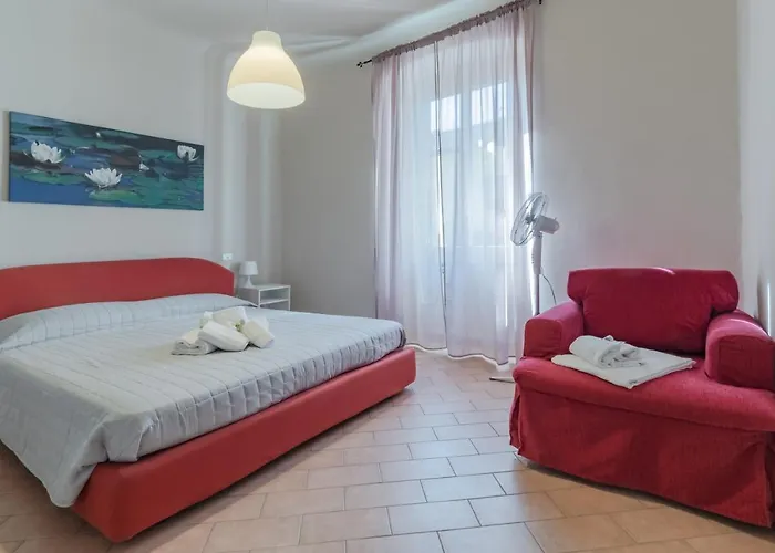 Guesthost - Porto Mirabello & Station Comfy X5! Apartment La Spezia
