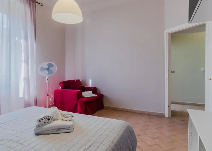 Guesthost - Porto Mirabello & Station Comfy X5! Apartment *