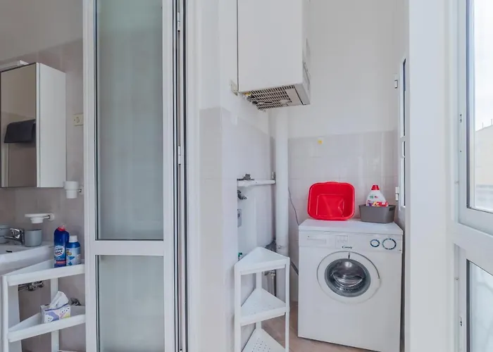 Guesthost - Porto Mirabello & Station Comfy X5! * La Spezia