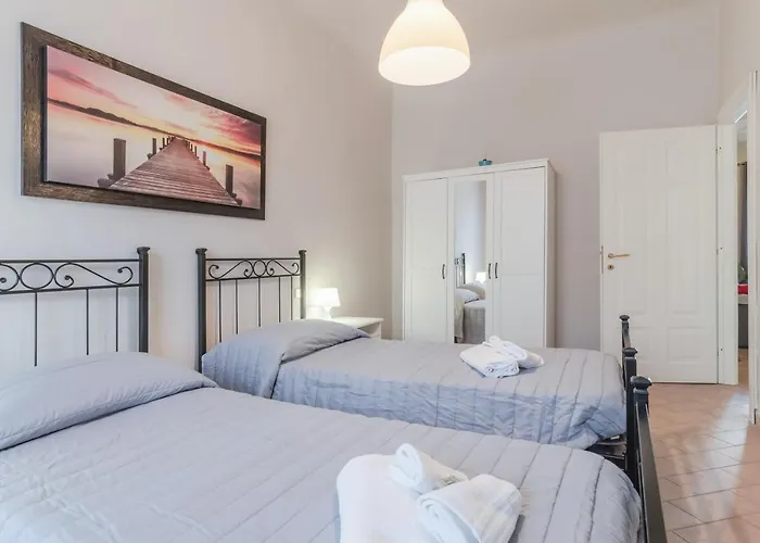 Guesthost - Porto Mirabello & Station Comfy X5! La Spezia