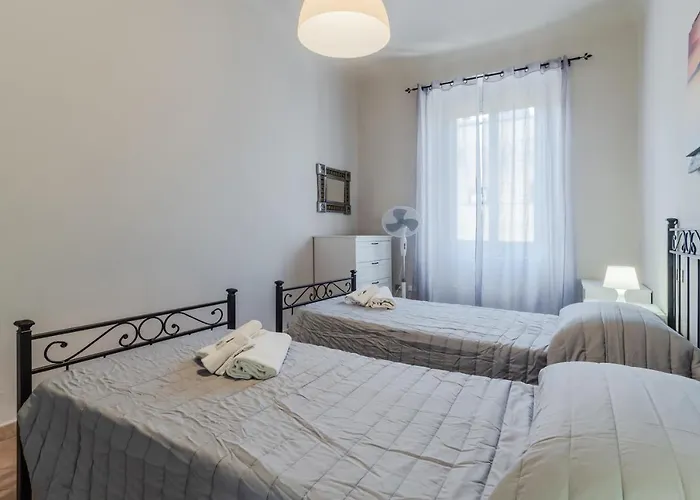 Guesthost - Porto Mirabello & Station Comfy X5!