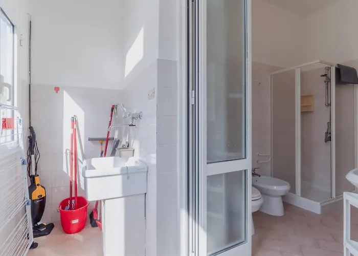 Apartment Guesthost - Porto Mirabello & Station Comfy X5!